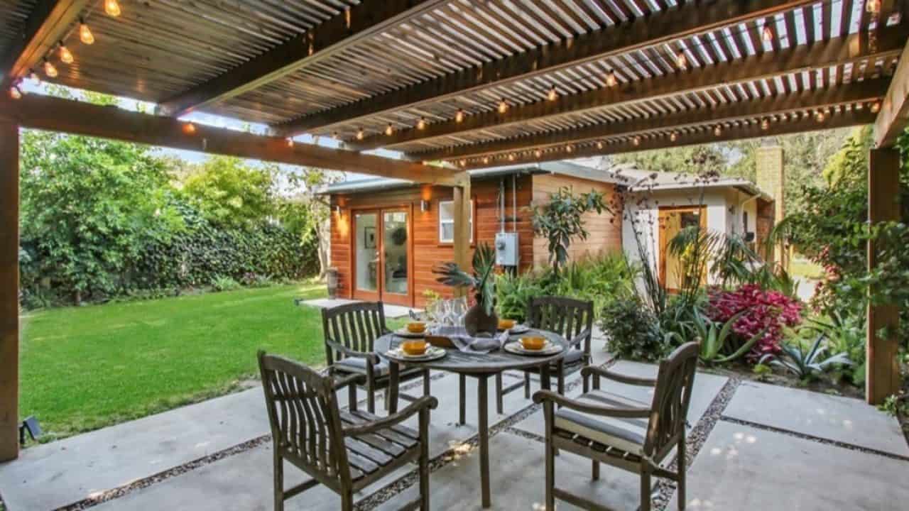 Actors Mauricio Ochmann And Aislinn Derbez Unload Cozy Studio City Home Reallylist Com